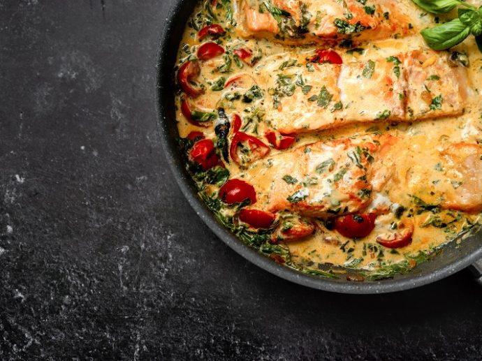 Recette de saumon en crème, tomates, épinards