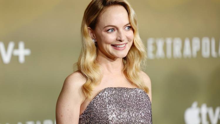 54歳、SNSで眩しいビキニ姿を披露したヘザー・グラハム、若さを保つ秘訣…驚きの「睡眠法」とは？