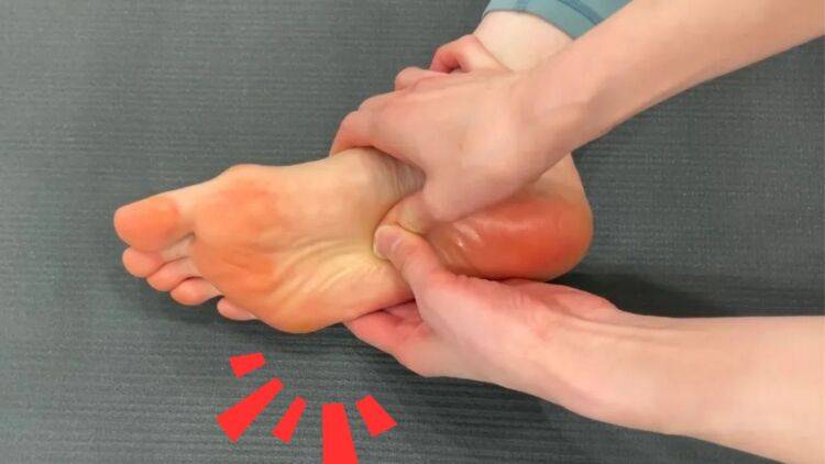 運動が苦手な人向き【もむだけでデトックス＆血液きれい】片足たった5分で不調を改善できる足もみ