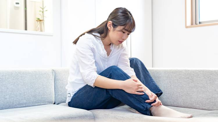 プチ不調は股関節が硬いせい？＜寝たまま3分でできる＞横たわった合せきのポーズ