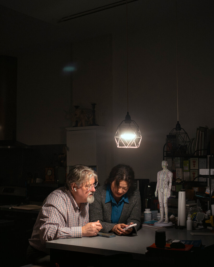 结婚三年，杜达与梁红各自掌握了对方语言中的约200个词汇。他们发现，技术为他们提供了一种更好的沟通方式。