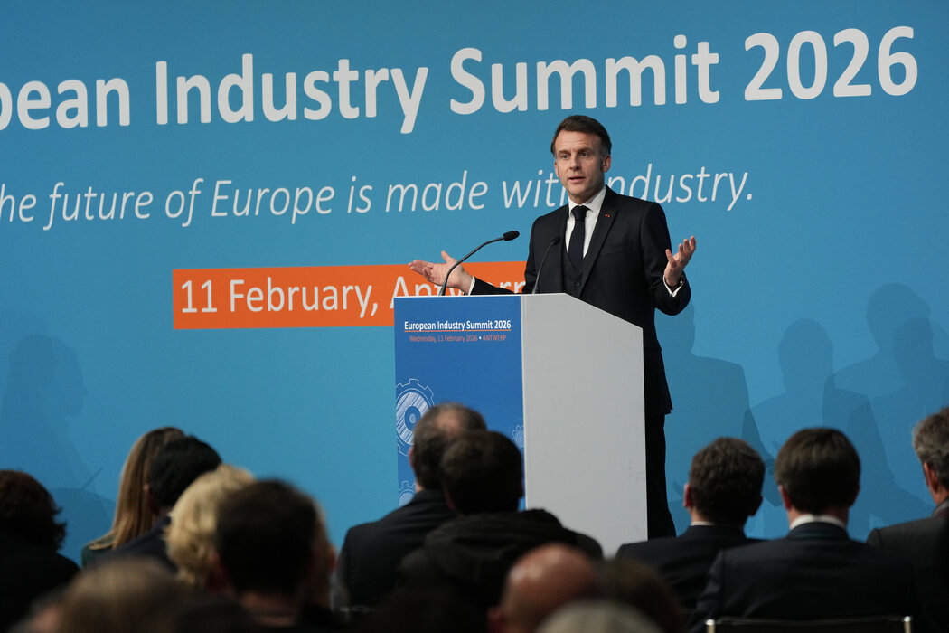 法国总统马克龙在比利时的一场峰会上就欧洲的技术依赖发出警告。