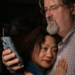 他们语言不通却爱意不减：翻译软件里的现代婚姻故事