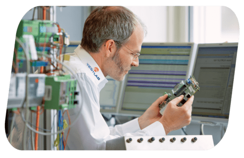 Protocol testing in the laboratory – the relevant standards form the basis for PROFINET certification tests.