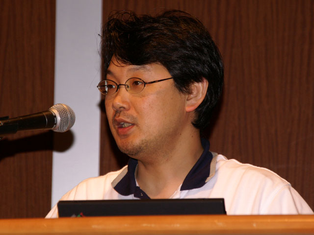 写真●「X-over Development Conference 2007」で講演する，まつもとゆきひろ氏