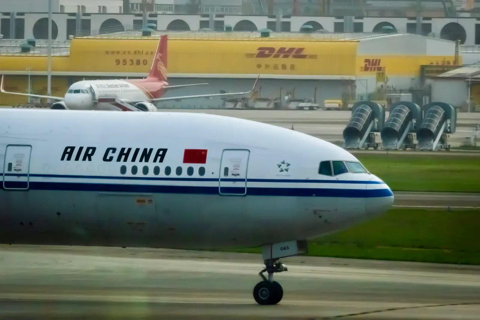 Donald Trump Plans to Ban Chinese Airlines From Flying Over Russia 