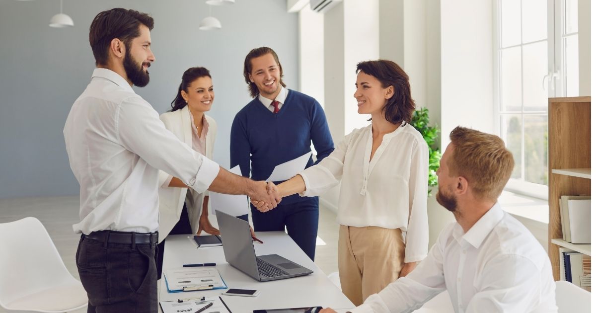 TOEIC700点以上をとり、昇進を勝ち取っている