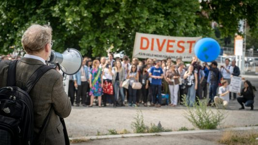 15 States Planning to Divest From China