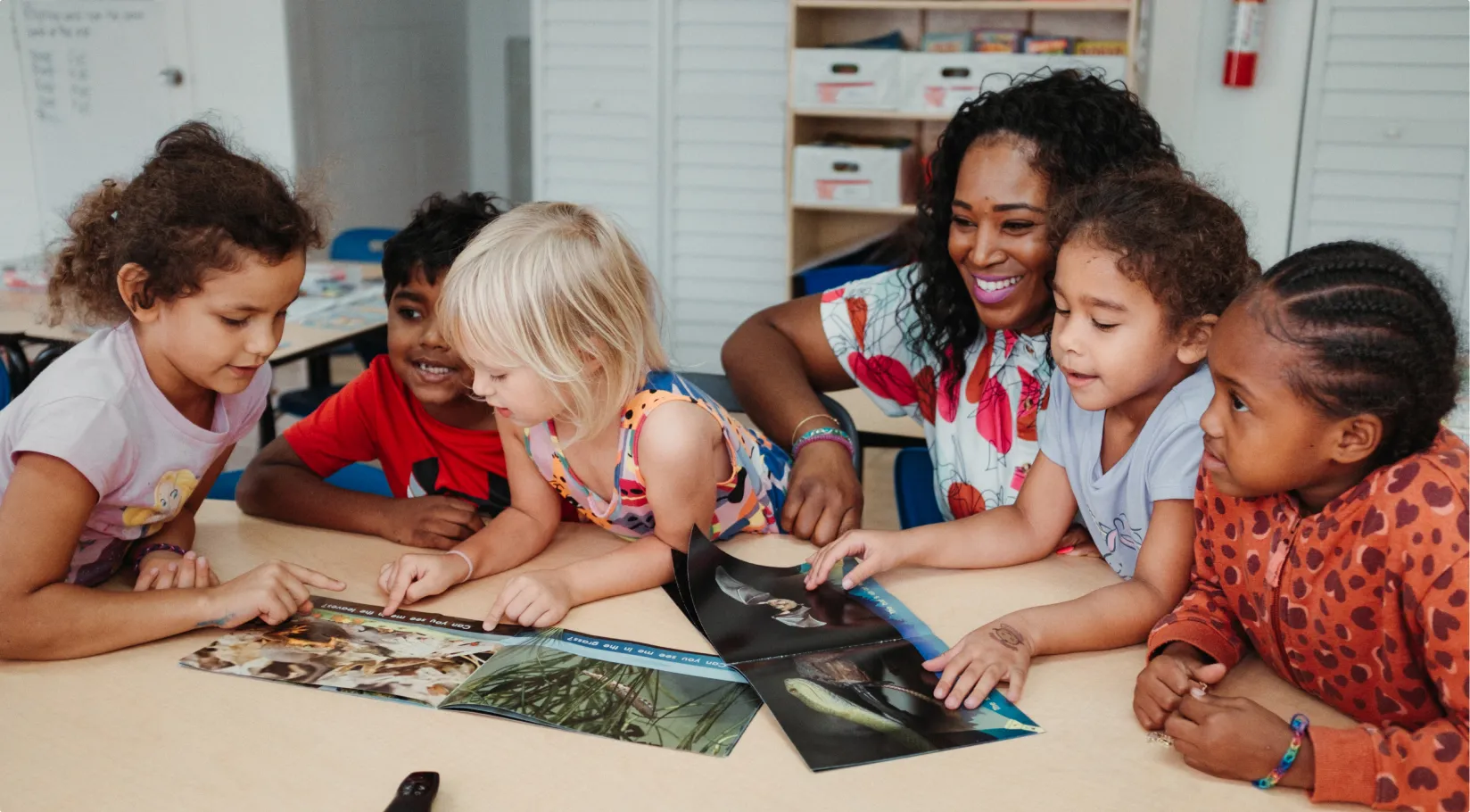Primer Miami Microschool Leader and students enjoy learning about reptiles