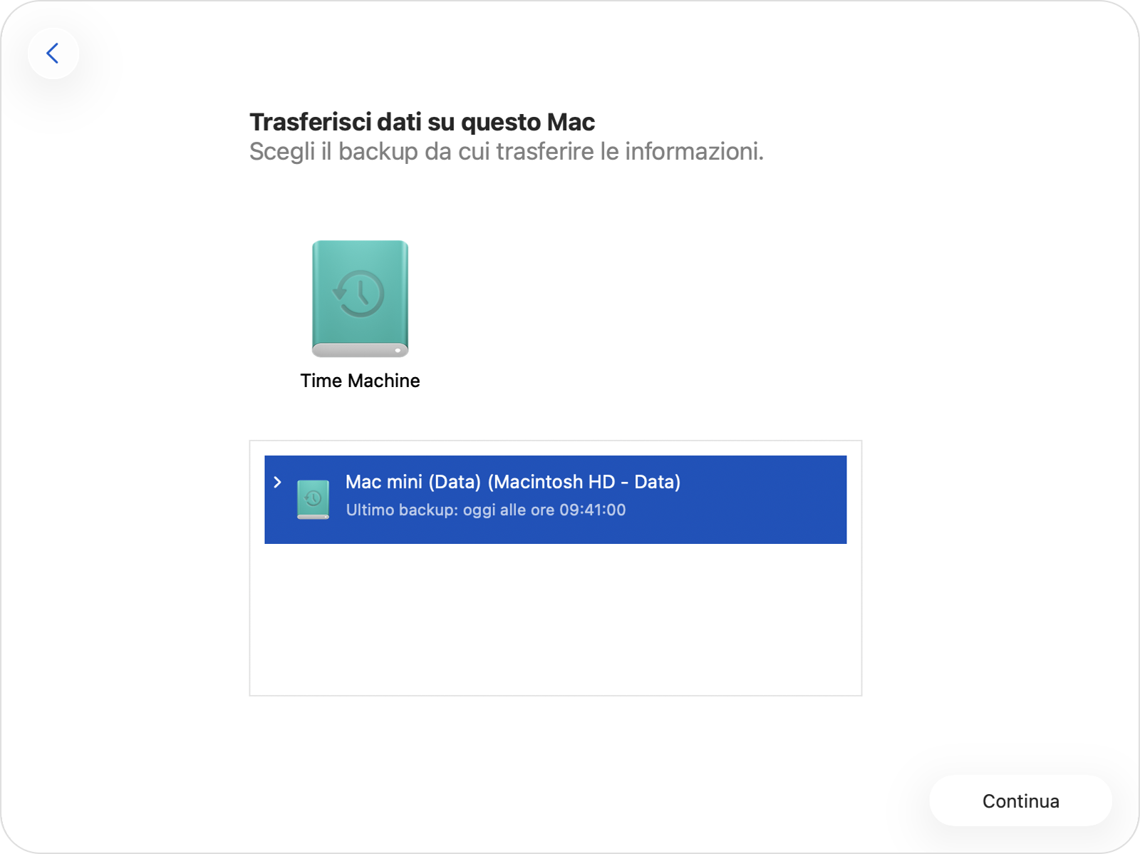 Assistente Migrazione che mostra i backup di un Mac sul disco di Time Machine selezionato.