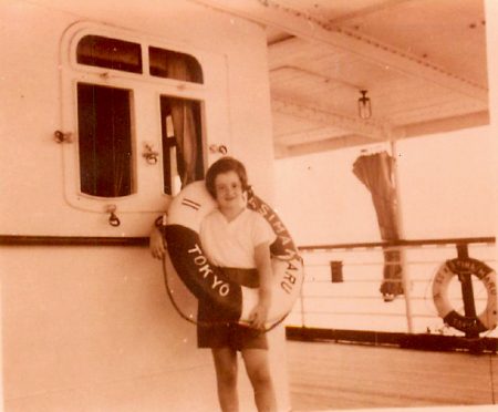 1939年、家族と共にドイツから船で上海に向かう途中のグレベンシコフ。上海に移住したヨーロッパのユダヤ人は2万人にも上った