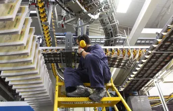A partir de ese martes, Q’hubo le va a dar el doble de contenido. Pasará a tener 40 páginas todos los días. FOTO: Edwin Bustamante. Archivo El Colombiano