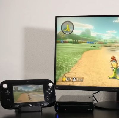 The Wii U running Mario Kart with the Gamepad duplicating the main screen. (Credit: MattKC, YouTube)