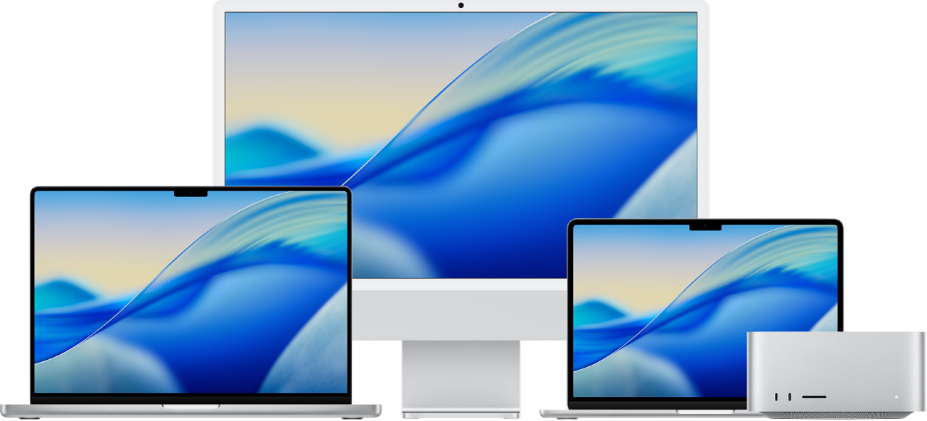 Vasemmalta oikealle MacBook Pro, iMac ja MacBook Air, joissa on värikkäät työpöydät. Mac Studio oikeassa reunassa.