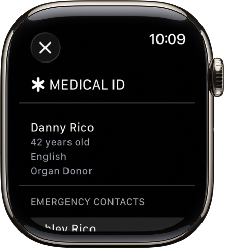 Tela da Ficha Médica mostrando o nome, idade, idioma, estado de doador de órgão e contatos de emergência da pessoa.