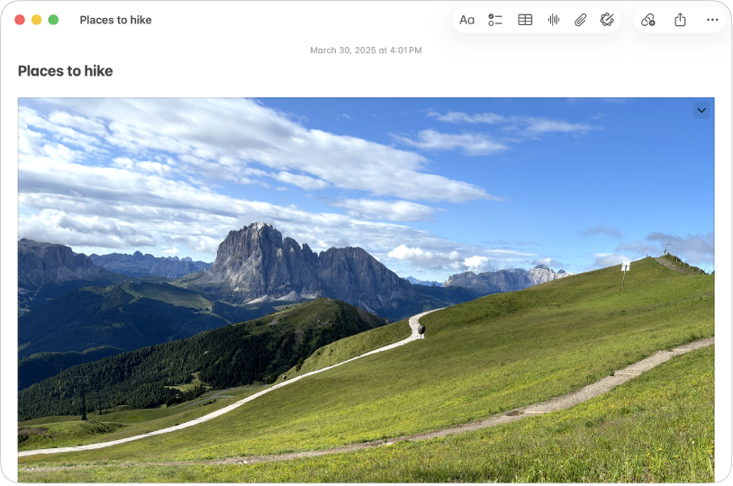 Une fenêtre de l’app Notes sur Mac, avec une note qui contient une grande photo montrant une colline et des montagnes.