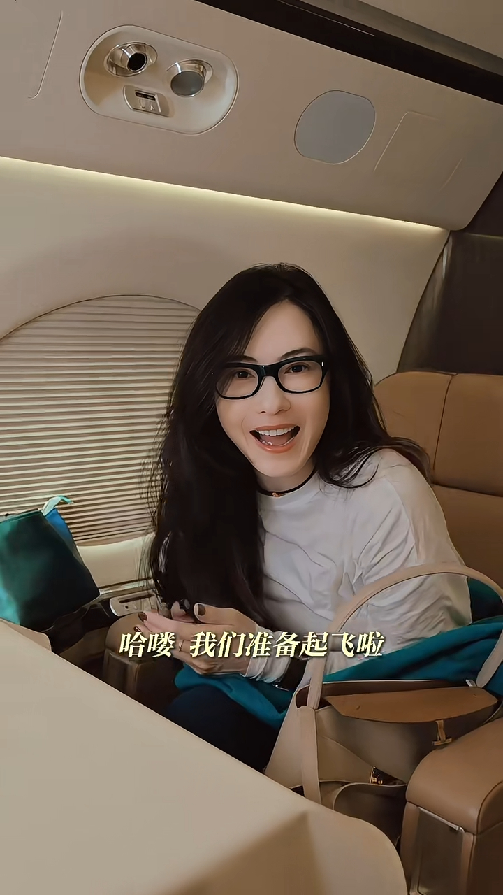 張栢芝經常四圍飛去工作,但一有空就會陪囝囝。 