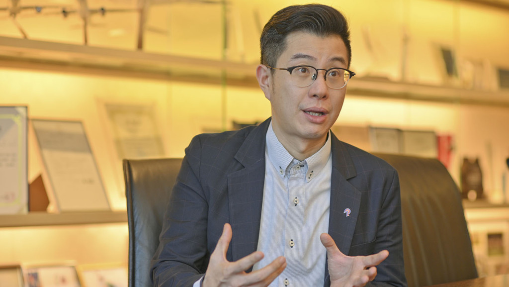 袁振寧料日本團5月起至暑假更慘，保守估計「跌唔止一半」。
