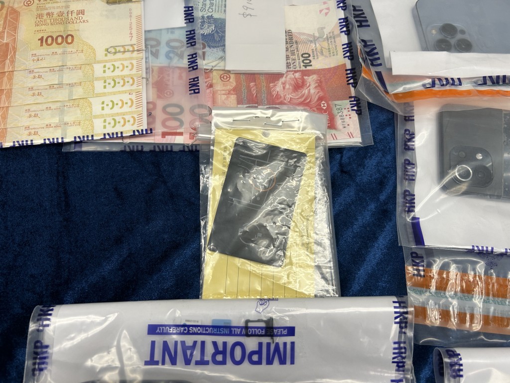 警方展示检获的证物。林思明摄