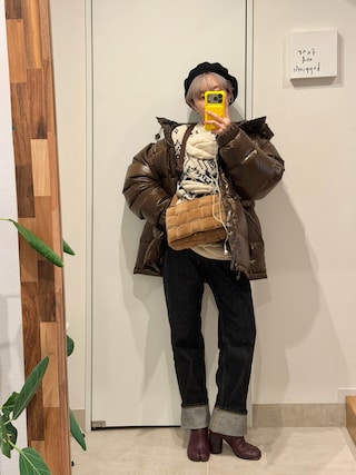 「Maison Margiela(メゾンマルジェラ)のMAISON MARGIELA Tabi split-toe leather ankle boots(ブーツ)」を使った、高橋愛さん(レディース・154cm)の冬コーディネート