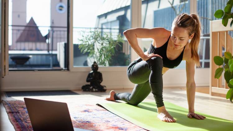オンラインヨガレッスンにトライ!素朴な疑問から参加方法まで徹底解剖