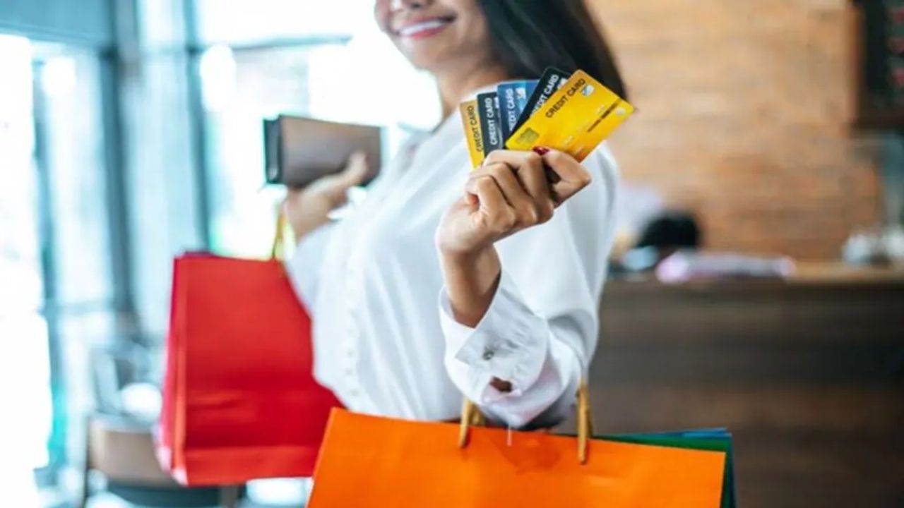 Diwali 2025 Shopping : दिवाली शॉपिंग के लिए क्रेडिट कार्ड के बेस्ट ऑफर, SBI कार्ड, HDFC और ICICI समेत कहां मिल रहा क्या फायदा 