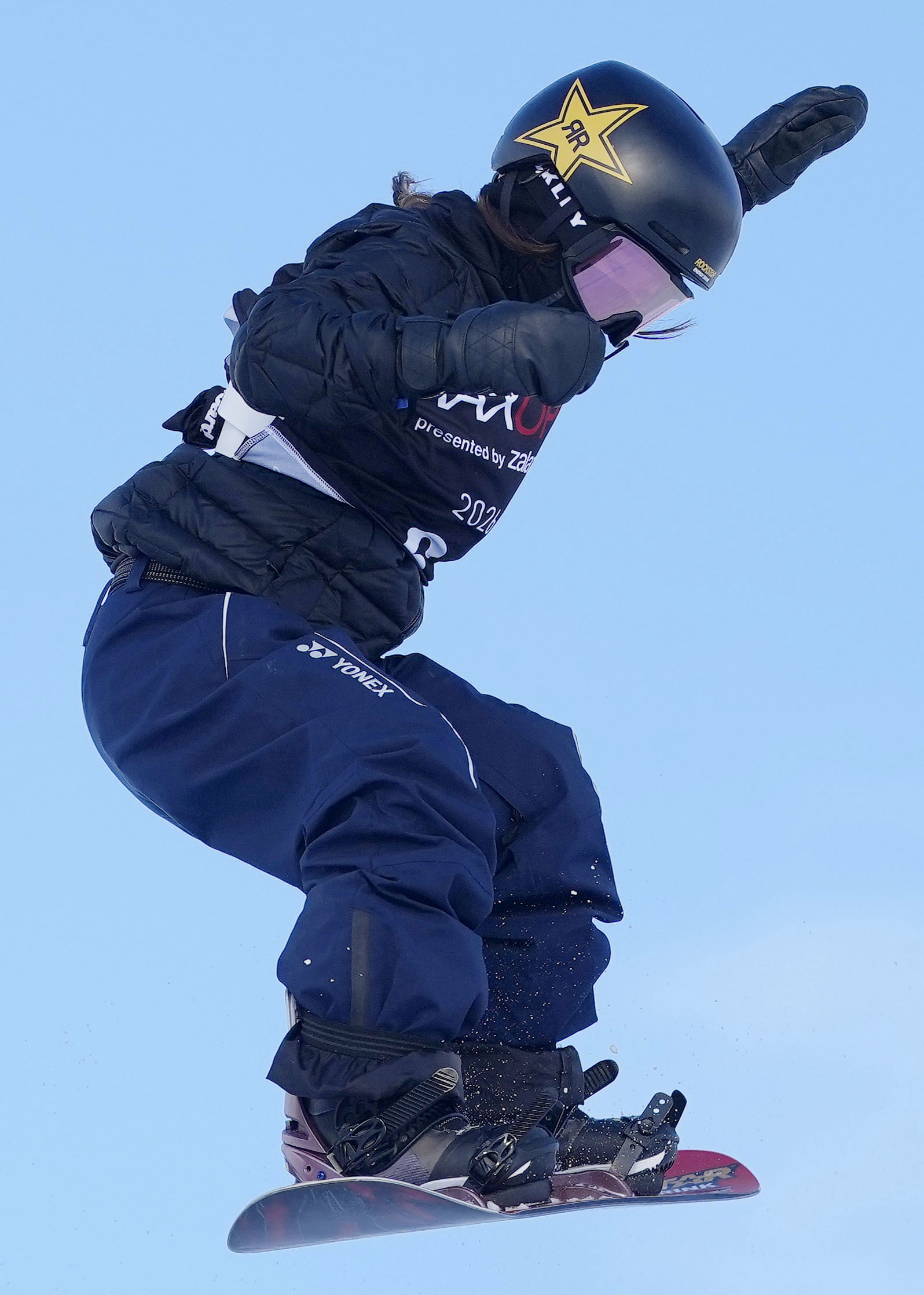 スロープスタイル女子予選1回目の岩渕麗楽=ラークス(共同)