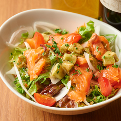 サーモンとアボカドのスペシャルサラダ
