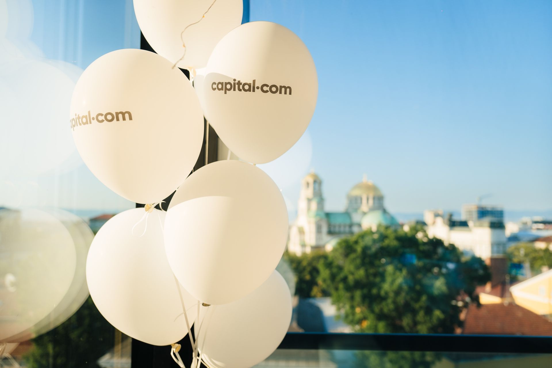 Capital.com baloons