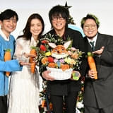 【「ズートピア2」大ヒット舞台挨拶】上戸彩が森川智之にサプライズプレゼント 下野紘は“ゲイリーのマフラー”に興味津々