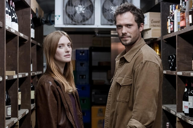 カミーユと恋人のトマ(画像は「シーズン1」より)