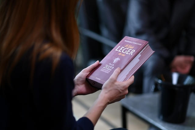 アレクサンドルが創り上げた「レジェ・ワインガイド」(画像は「シーズン1」より)