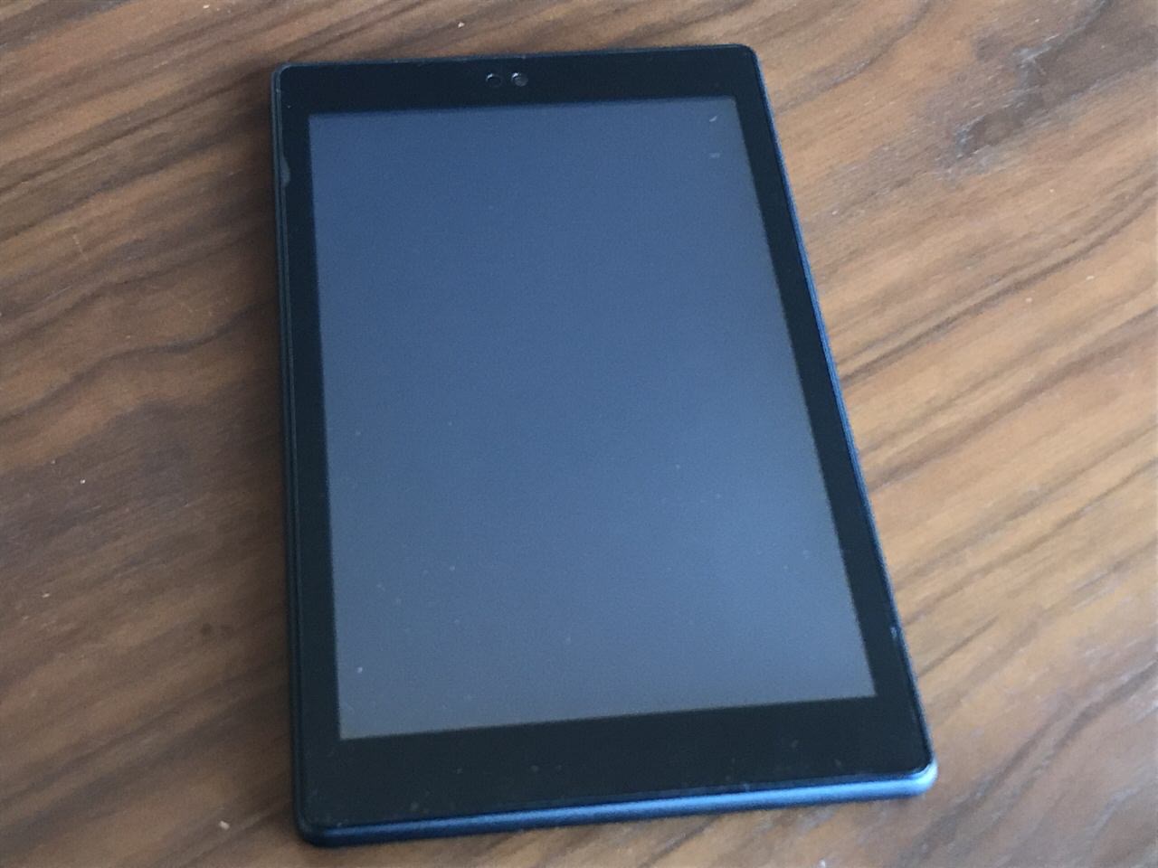 「Fire HD 8」低反射タイプの液晶保護フィルムを苦戦しながら貼ってみた