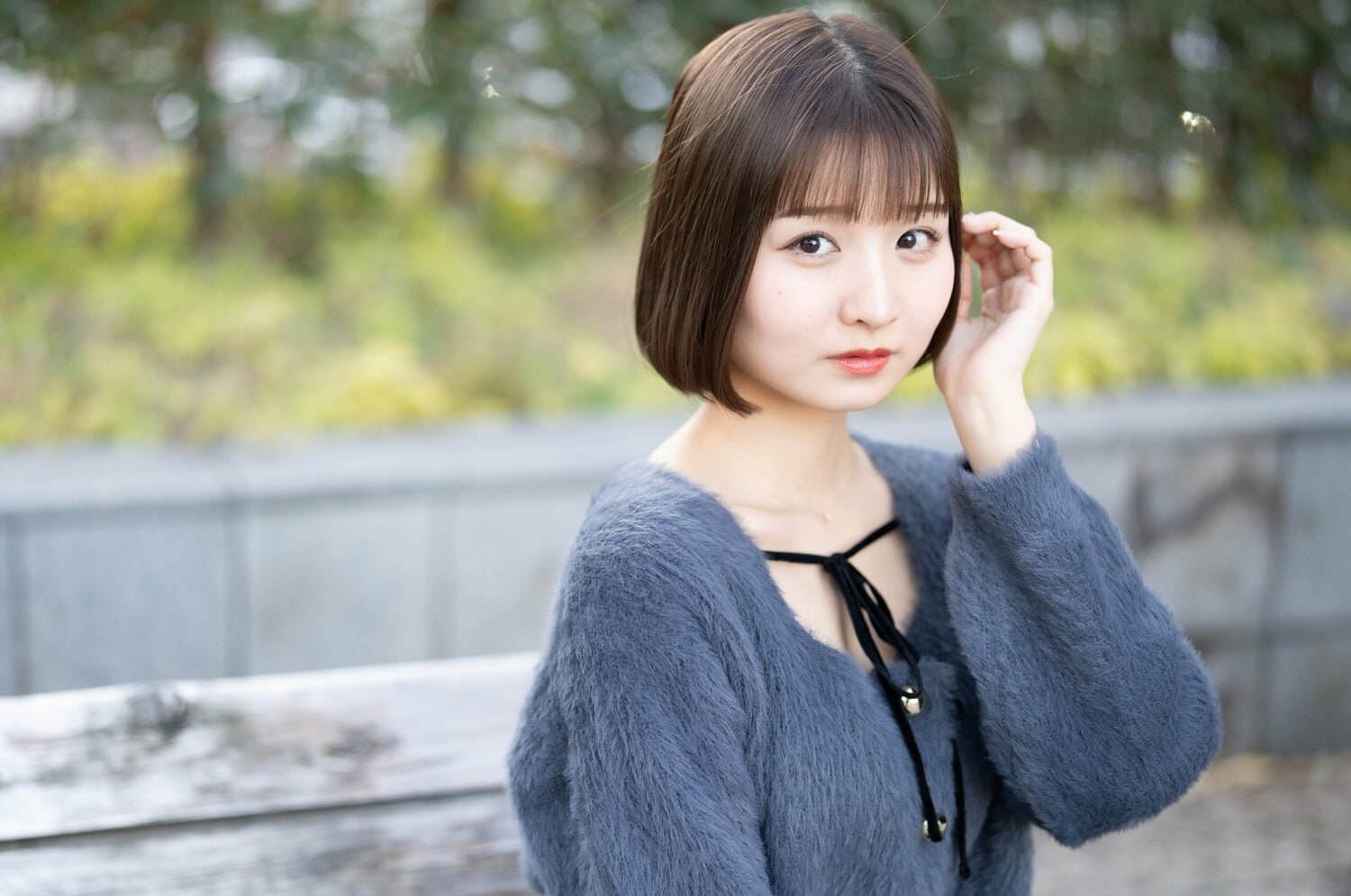 「えっ…服着たままなの?」お笑い動画がバズッた人気グラドルが語る“コラボ秘話”…現役ビール売り子でRIZINガール、倉沢しえりが「兼業」を続ける深いワケ