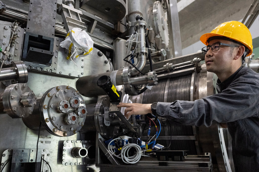 实验室科学家连辉表示:“时间非常紧张。”他指的是中国政府设定的目标:未来几年内,BEST系统需实现短暂的能量产出超过运行消耗。