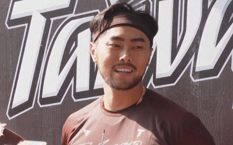 經典賽開訓熱血爆棚 陳傑憲續扛隊長2/好心情藏不住! 林家正蹲捕練習秀舞技「跳APT.」 cmkfdt69a004f10nn5r0u04bt