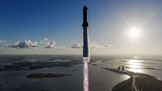 Starship 11th flight test, lift off