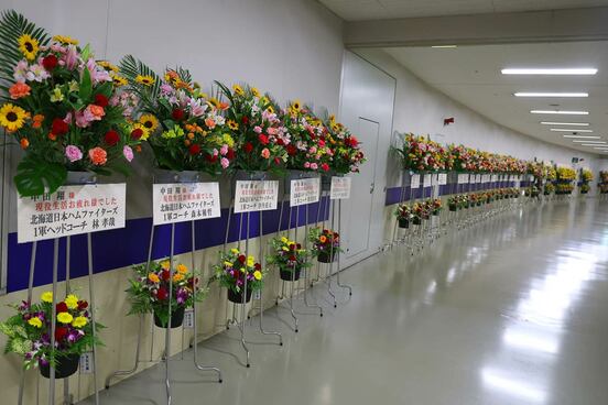 どこまでも続くフラワースタンド