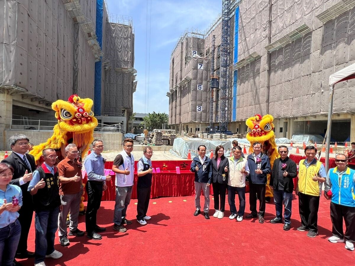 進度超前5%!高雄大寮社宅上樑 384戶預計2026年7月完工