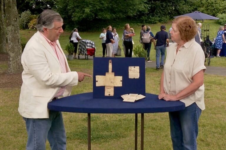 2024 12 16-screenshot-joel bohy nanette osborne-antiques roadshow assessment wallet and papers of lt samuel gerock Joel Bohy appraising the artifacts next to Nanette Osborne