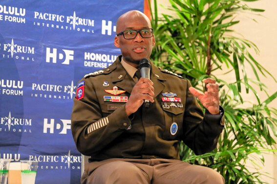 米ハワイ・ホノルルで2026年1月12、13日に開かれたシンポジウムで発言するブランソン在韓米軍司令官。ブランソン氏は在韓米軍について「第1列島線内のアジア大陸に派遣された唯一の米軍」と語った=在韓米軍ホームページから