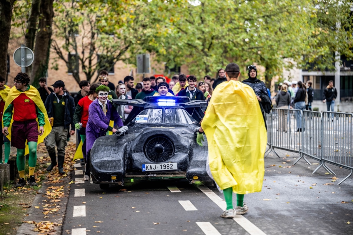 La Batmobile du Kot-à-Jeux, le plus beau des folklos.
