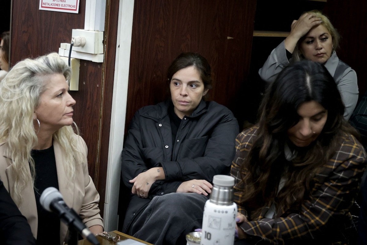 Dalma Maradona (C) and Giannina Maradona (R), daughters of late Argentine football legend Diego Maradona, attend a court hearing in the trial over Maradona's death alongside Veronica Ojeda (background), former partner of Maradona and mother of Diego Fernando Maradona, in San Isidro, Buenos Aires province, Argentina, on October 8, 2026. (Photo by AFP)