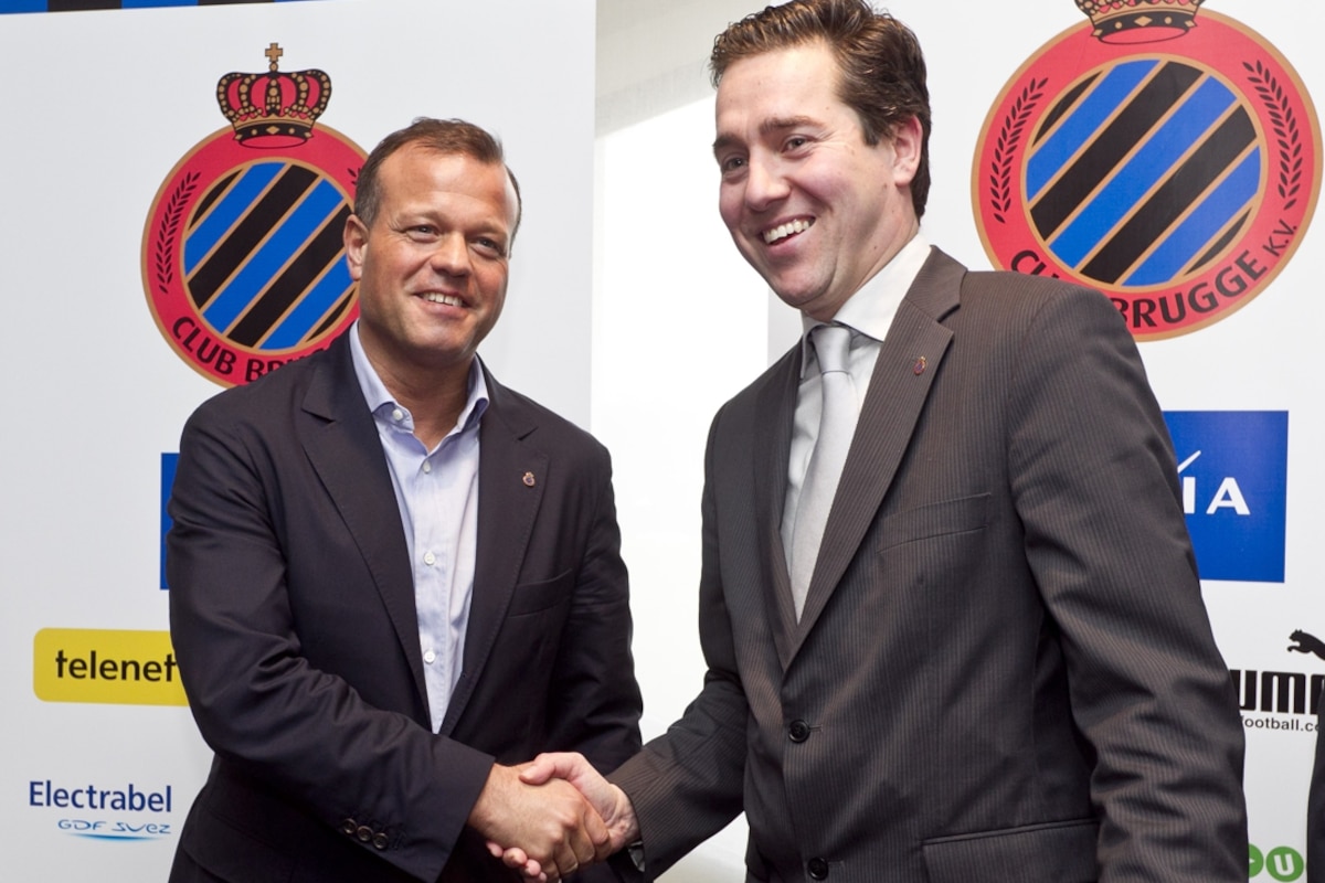 Le président du Club de Bruges Bart Verhaeghe et du manager brugeois Vincent Mannaert, ici en 2011, feraient partie des dix suspects concernés.