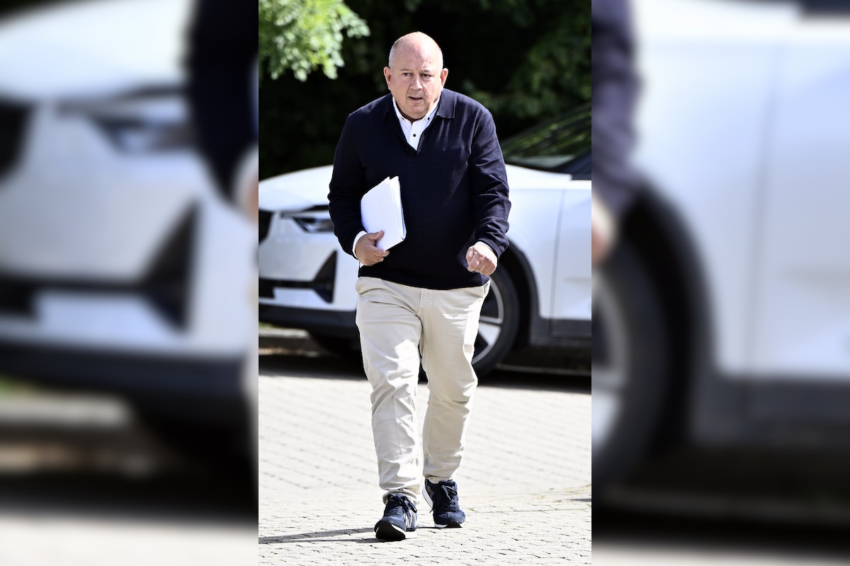 The accused Nicolas Ullens de Schooten pictured outside as he arrives for the jury selection session for the assize trial of N. Ullens de Schooten at the Assize Court of the Brabant Wallon province in Nivelles, Monday 21 September 2026. Ullens is accused of killing his step-mother, 70 year old Baroness Myriam 'Mimi' Ullens de Schooten Whettnall in March 2023 in Lasne. The woman was in a car with her husband, who was reported injured but survived the attack. Stepson Nicolas admitted the shooting. BELGA PHOTO ERIC LALMAND
