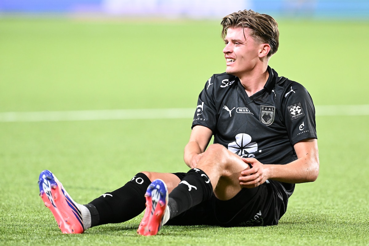 RAAL's Zsombor Gruber lies injured on the ground during a soccer match between Sint-Truidense VV and RAAL La Louvière, Saturday 5 September 2026, in Sint-Truiden, on day 5 of the 2026-2027 'Jupiler Pro League' first division of the Belgian championship.
BELGA PHOTO JILL DELSAUX