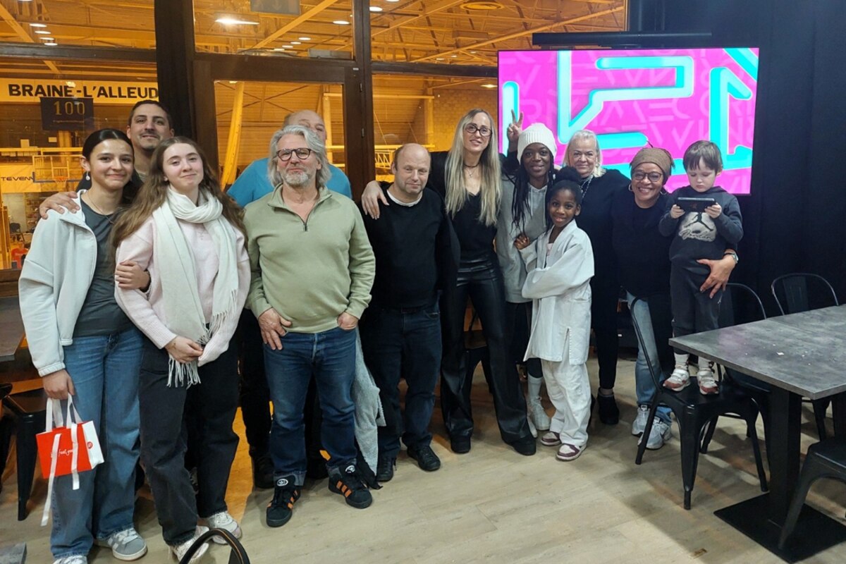 Les supporters qui ont suivi la rencontre à Braine en compagnie des parents de Mae Hanssens et de la meneuse blessée Santa Okockyté.