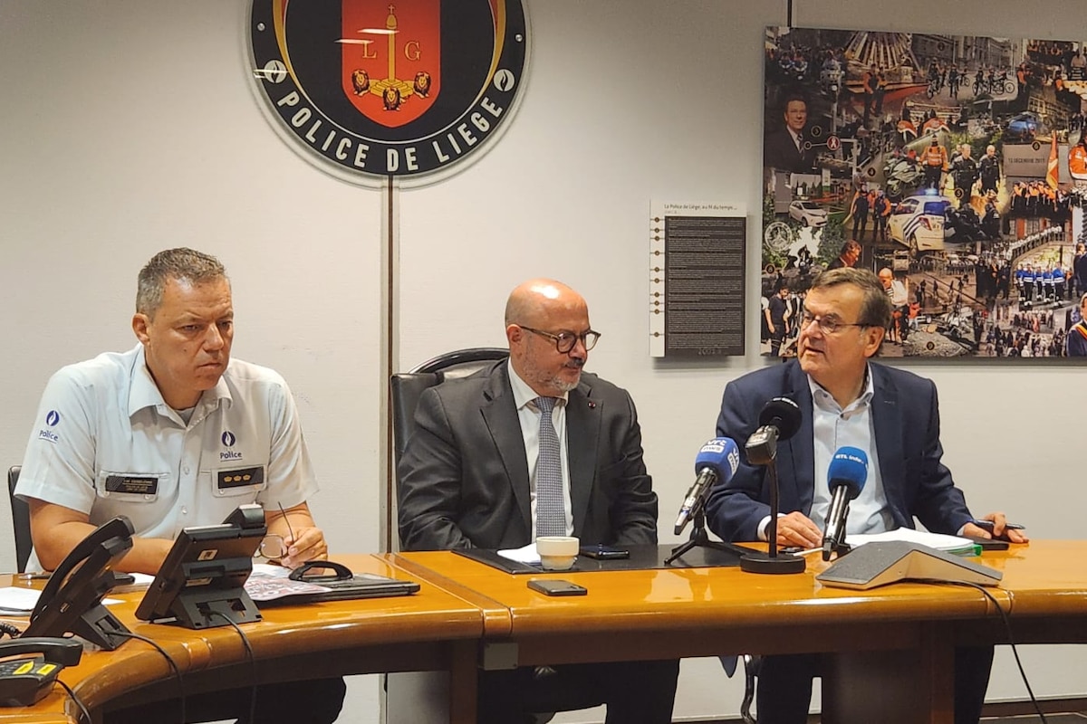 Conférence de presse après les émeutes à Liège.