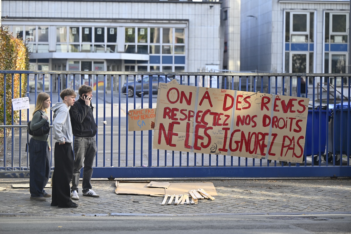 students gather outside Leoni de Waha school in Liege city center during a protest against education reforms and budget cuts, on Wednesday 7 October 2026. On Monday police arrested 16 people after the protests turned violent. About a hundred rioters continued to vandalize the city centre and face police on Tuesday. This Wednesday, police and Liege mayor called students to come back to school.
BELGA PHOTO ERIC LALMAND