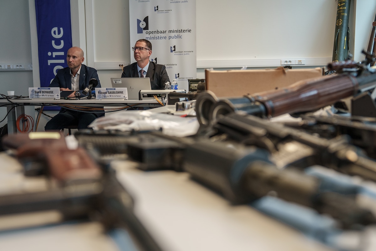 trafic d'armes conférence de presse parquet de namur armes lance roquettes munitions carabines fusil d'assaut